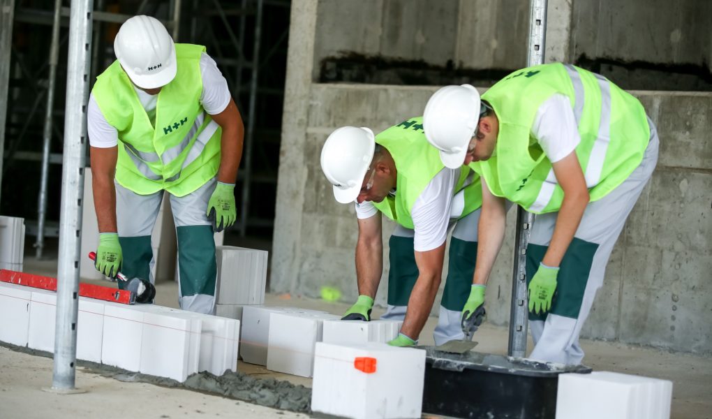 h_h_2 Pierwsza warstwa – od niej wszystko się zaczyna. Jak poprawnie rozpocząć prace murarskie?