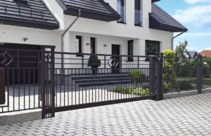 fot.Plast-Met_Systemy_Ogrodzeniowe_model_Opal Idzie wiosna – zaplanuj aranżację swojego ogrodu